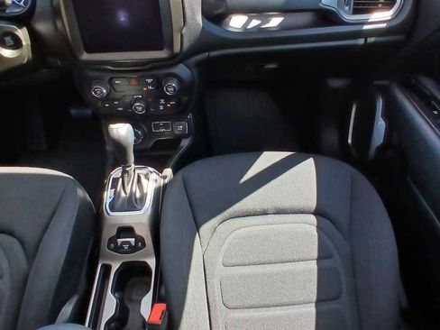 Used 2022 Jeep Renegade Latitude w/ Sun/Sound Group AWD/4WD image 24