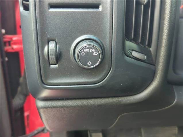 Used 2018 Chevrolet Silverado 1500 Custom w/ Custom Value Package RWD image 11