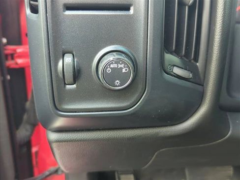 Used 2018 Chevrolet Silverado 1500 Custom w/ Custom Value Package RWD image 11