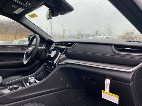 New 2025 Jeep Grand Cherokee Limited image 7