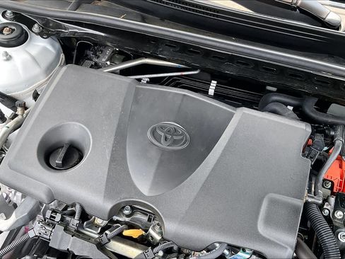 Used 2025 Toyota Camry SE FWD image 31