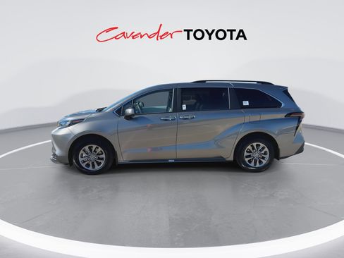 Certified 2026 Toyota Sienna XLE image 5