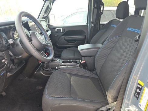 Used 2025 Jeep Wrangler Unlimited Rubicon 4xe w/ Convenience Group image 10