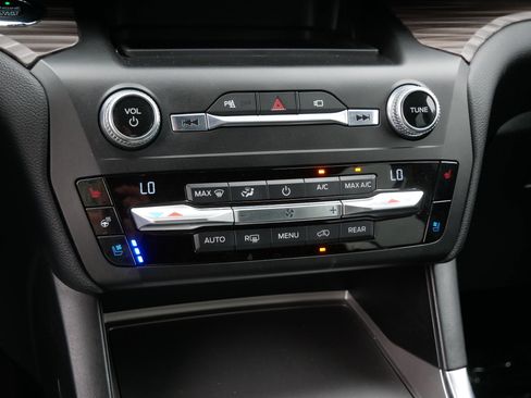 Certified 2020 Ford Explorer Limited AWD/4WD image 17