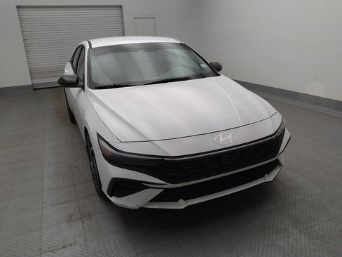 Used 2025 Hyundai Elantra Sport image 14