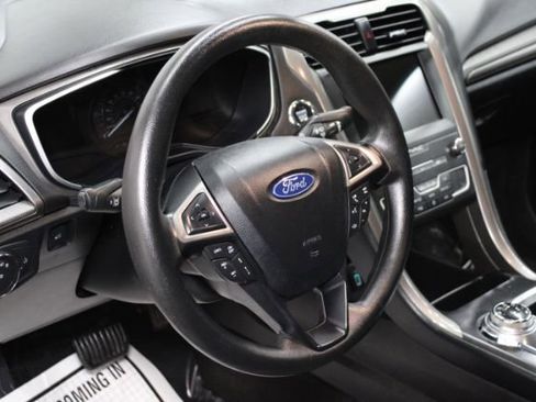 Used 2019 Ford Fusion SE image 12