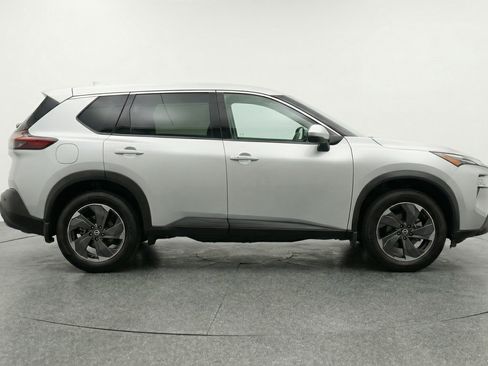 Used 2025 Nissan Rogue SV image 11