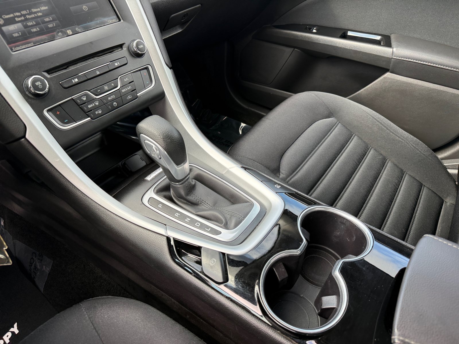 Used 2016 Ford Fusion SE FWD image 13