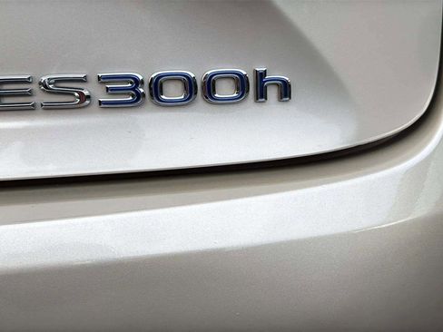 Used 2014 Lexus ES 300h image 32