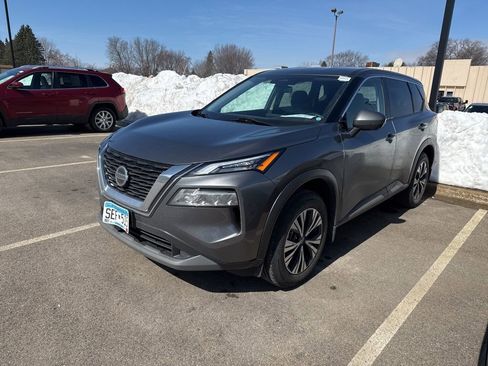 Used 2021 Nissan Rogue SV image 2