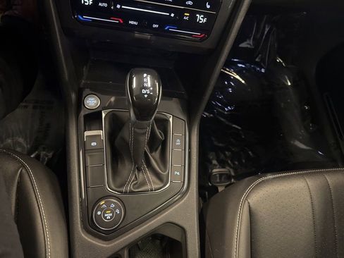 Used 2023 Volkswagen Tiguan SE R-Line image 27