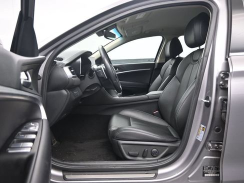 Used 2025 Genesis G70 2.5T AWD/4WD image 23