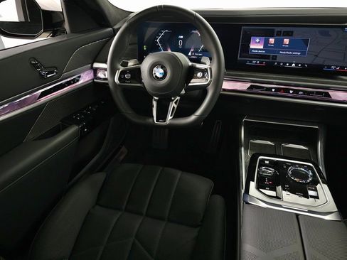 Used 2025 BMW 760i xDrive w/ Executive Package AWD/4WD image 21