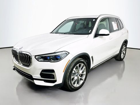 Used 2022 BMW X5 xDrive40i w/ Executive Package AWD/4WD image 3
