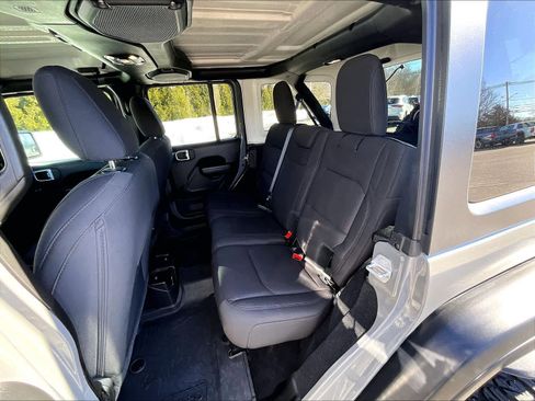 Used 2023 Jeep Wrangler Willys image 15