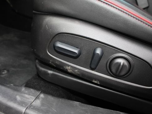 Used 2025 Chevrolet TrailBlazer RS w/ Convenience Package FWD image 23
