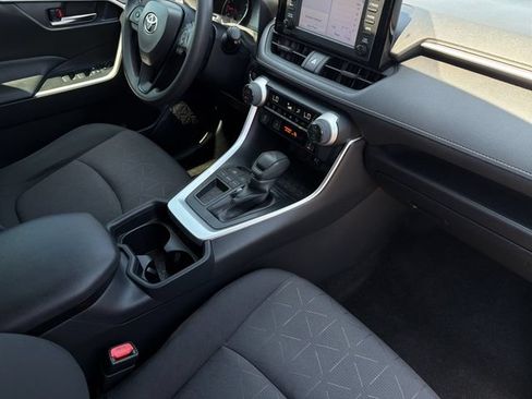 Used 2019 Toyota RAV4 XLE w/ Convenience Package FWD image 17