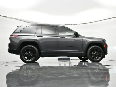 New 2026 Jeep Grand Cherokee Altitude image 37