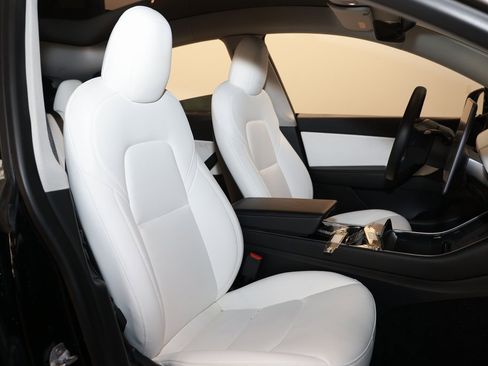 Used 2021 Tesla Model Y Performance image 17