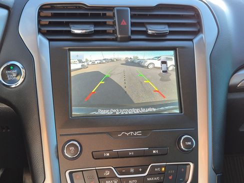 Used 2020 Ford Fusion SE AWD/4WD image 25