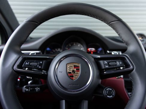 Used 2025 Porsche Macan S AWD/4WD image 14