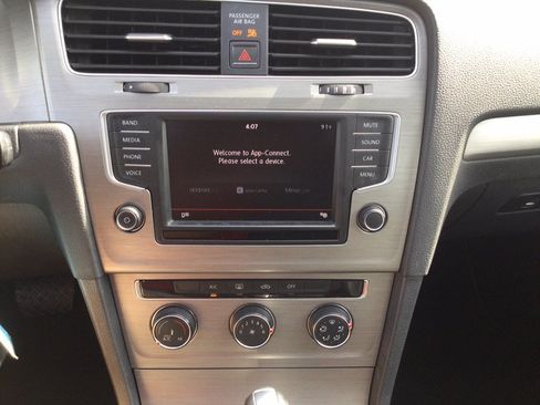 Used 2016 Volkswagen Golf S FWD image 33