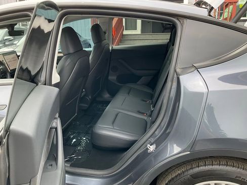 Used 2023 Tesla Model Y 2WD image 7
