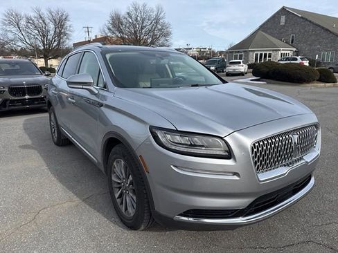 Used 2021 Lincoln Nautilus Reserve image 3