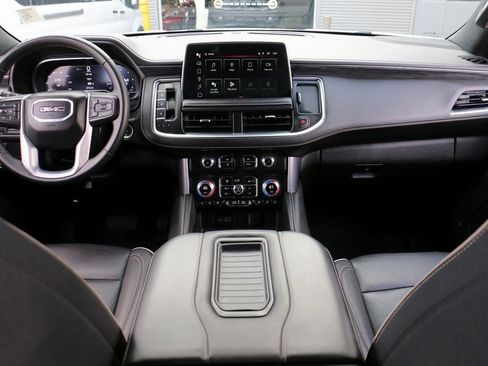 Used 2024 GMC Yukon SLT image 32