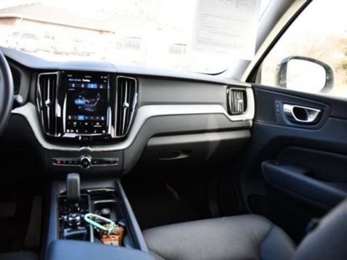Certified 2025 Volvo XC60 B5 Plus image 18