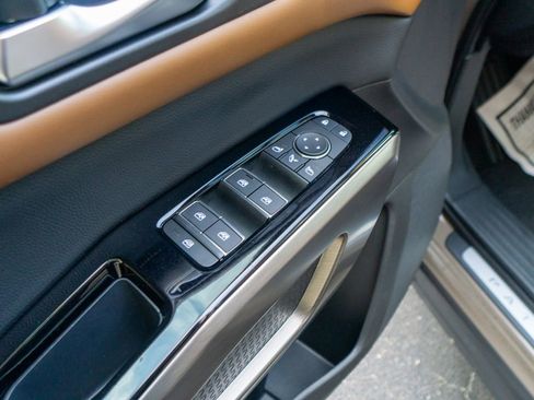 Used 2024 Nissan Pathfinder Platinum w/ Cargo Package image 17