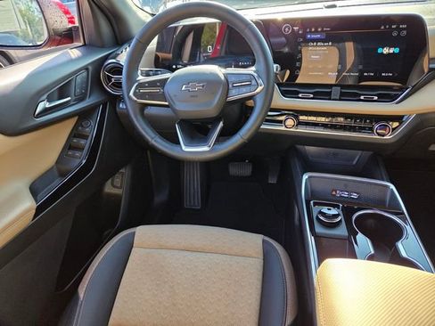Used 2025 Chevrolet Equinox ACTIV w/ Safety and Technology Package AWD/4WD image 14