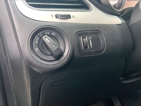 Used 2019 Dodge Journey SE w/ Connectivity Group FWD image 33