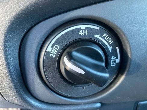 Used 2023 Nissan Frontier SV image 26