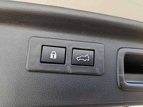 Used 2023 Subaru Forester Premium AWD/4WD image 28