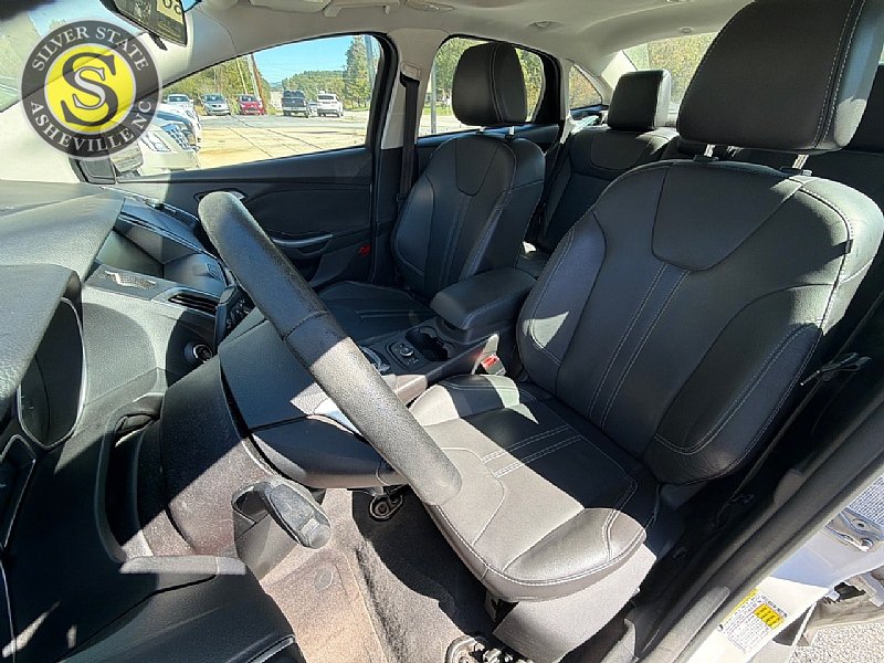 Used 2013 Ford Focus Titanium w/ Titanium Handling Pkg FWD image 12