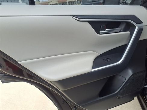 Used 2019 Toyota RAV4 XLE Premium image 25