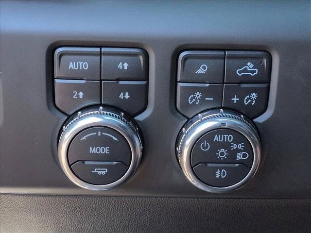 Used 2025 GMC Sierra 1500 AT4 w/ Technology Package AWD/4WD image 16