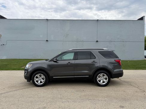 Used 2016 Ford Explorer XLT w/ Equipment Group 202A AWD/4WD image 4