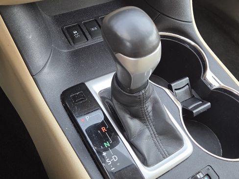 Used 2015 Toyota Highlander Limited Platinum AWD/4WD image 29