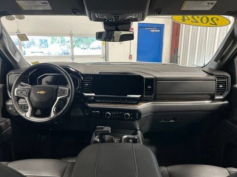 Used 2024 Chevrolet Silverado 1500 LT w/ Leather Package AWD/4WD image 16