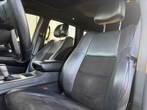 Used 2019 Jeep Grand Cherokee Altitude RWD image 8