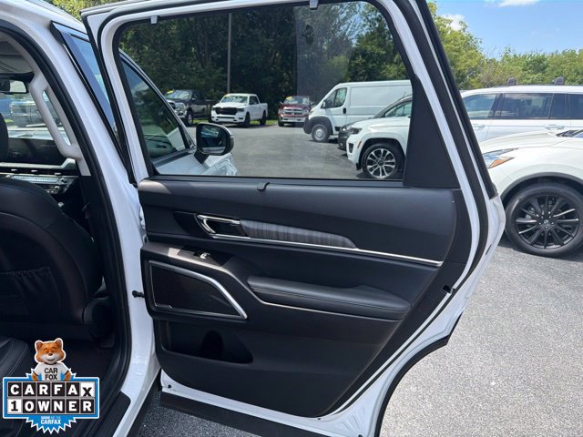 Used 2024 Kia Telluride EX w/ EX Captain's Chair Package AWD/4WD image 19