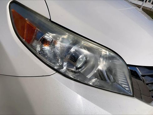 Used 2017 Toyota Sienna XLE image 23