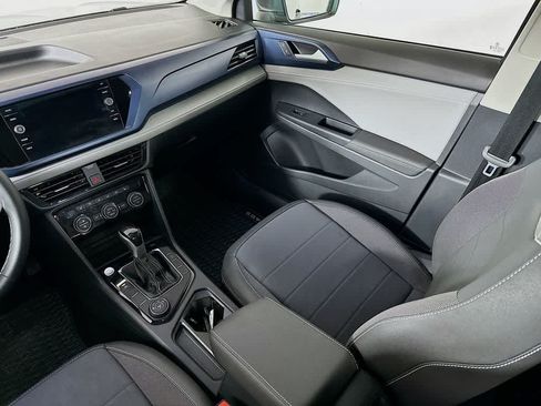 Used 2024 Volkswagen Taos SE w/ Panoramic Sunroof Package AWD/4WD image 11