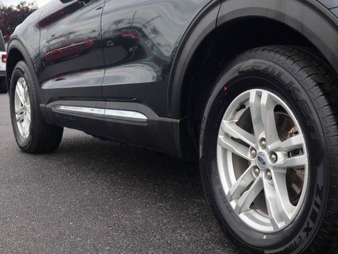 Used 2022 Ford Explorer XLT w/ Equipment Group 202A AWD/4WD image 25