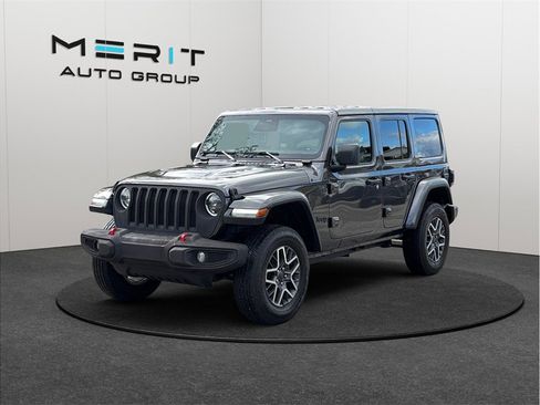Used 2025 Jeep Wrangler Unlimited Sahara image 4