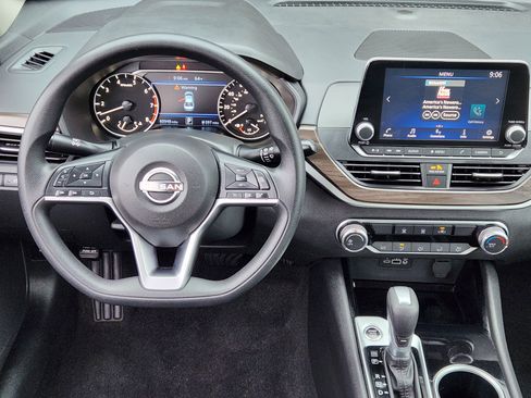 Used 2024 Nissan Altima 2.5 SV image 29