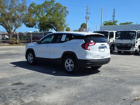 Used 2024 GMC Terrain SLE image 5