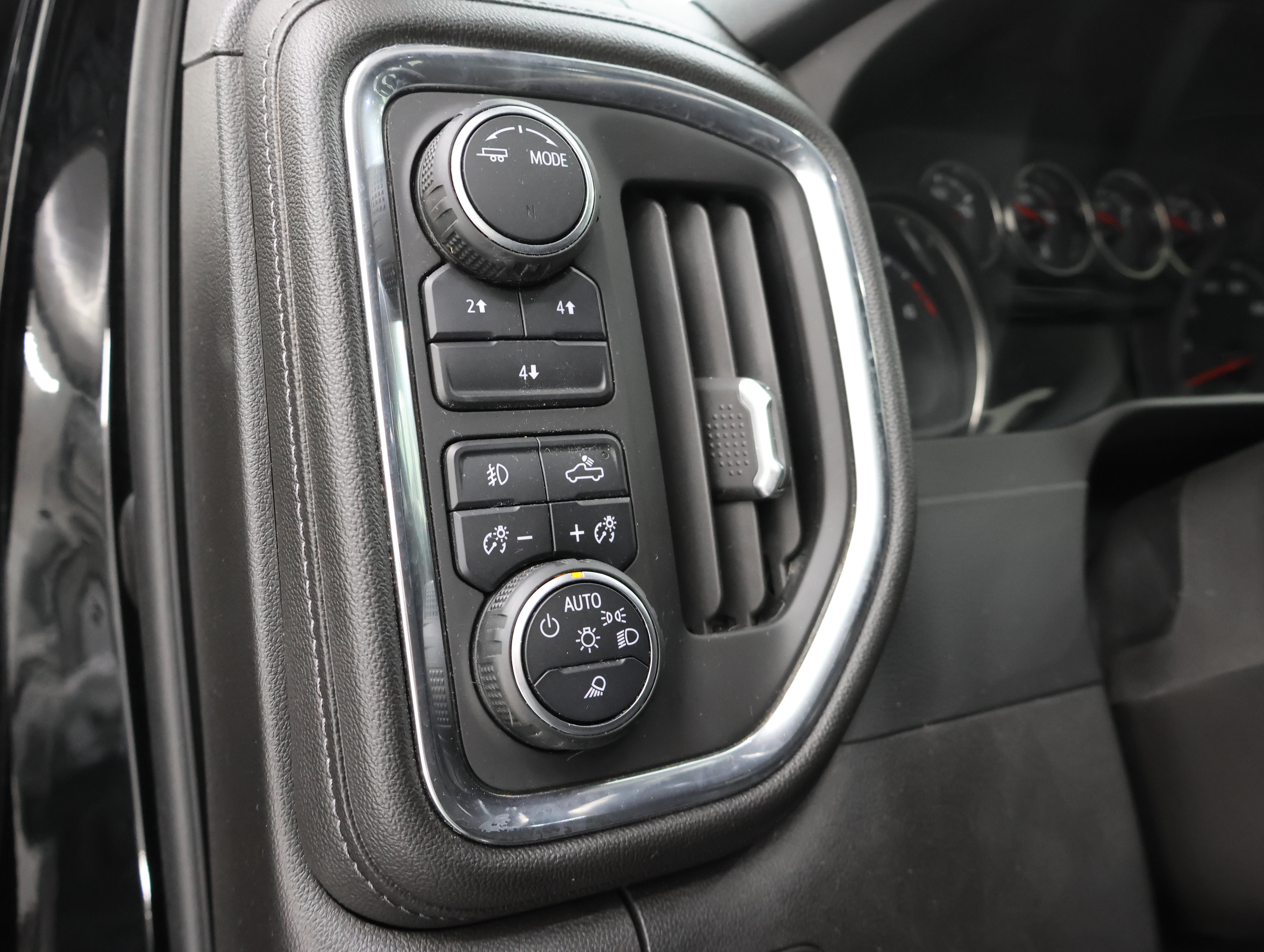 Used 2021 Chevrolet Silverado 2500 LT w/ Midnight Edition AWD/4WD image 43